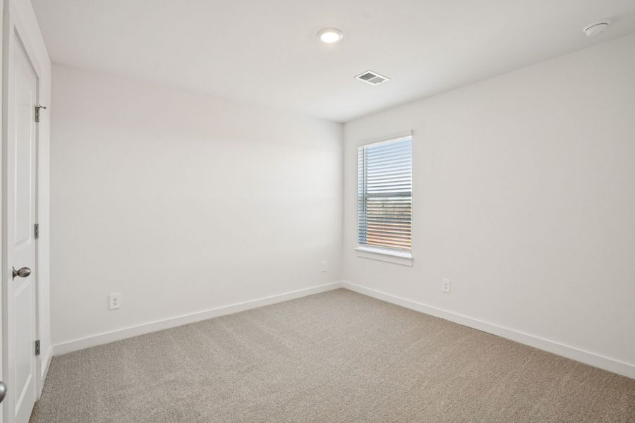 Spacious, unfurnished interior of a new home in River Ridge, Clarksville (Image 13).