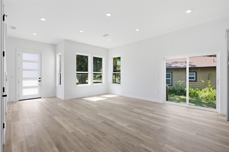 Spacious, unfurnished interior of a new home in , Smithville (Image 15).
