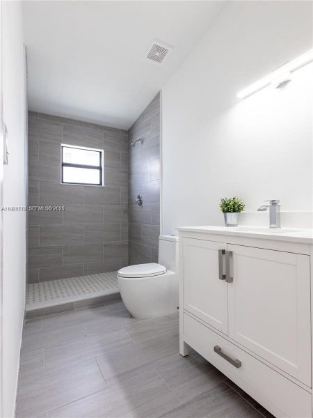 Furnished interior view inside a new home in , Pompano Beach (Image 7).