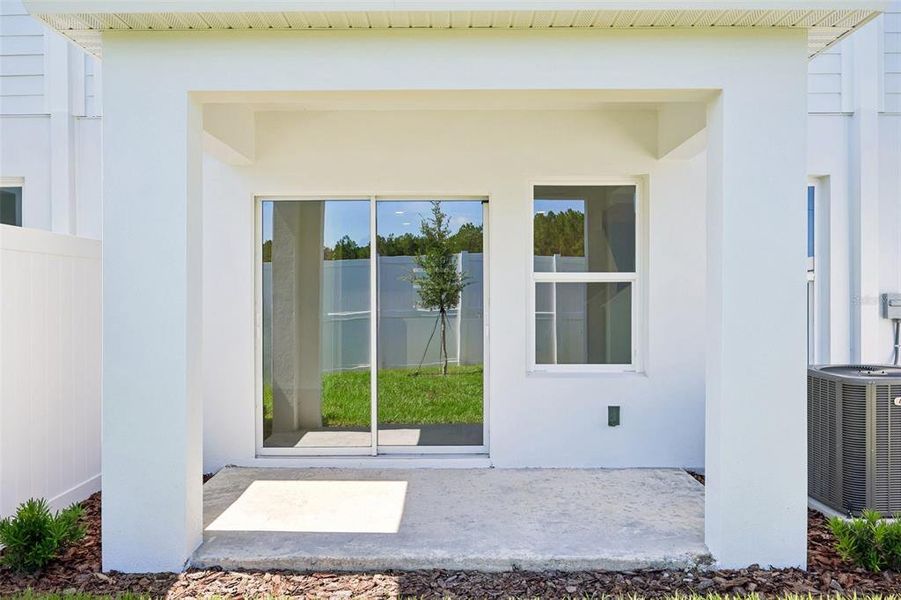 Exterior details and patio area of a home in Twin Oaks, Zephyrhills (Image 4).