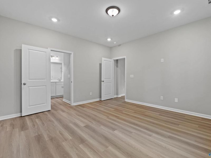 Spacious, unfurnished interior of a new home in Bailey Park, Fayetteville (Image 17).