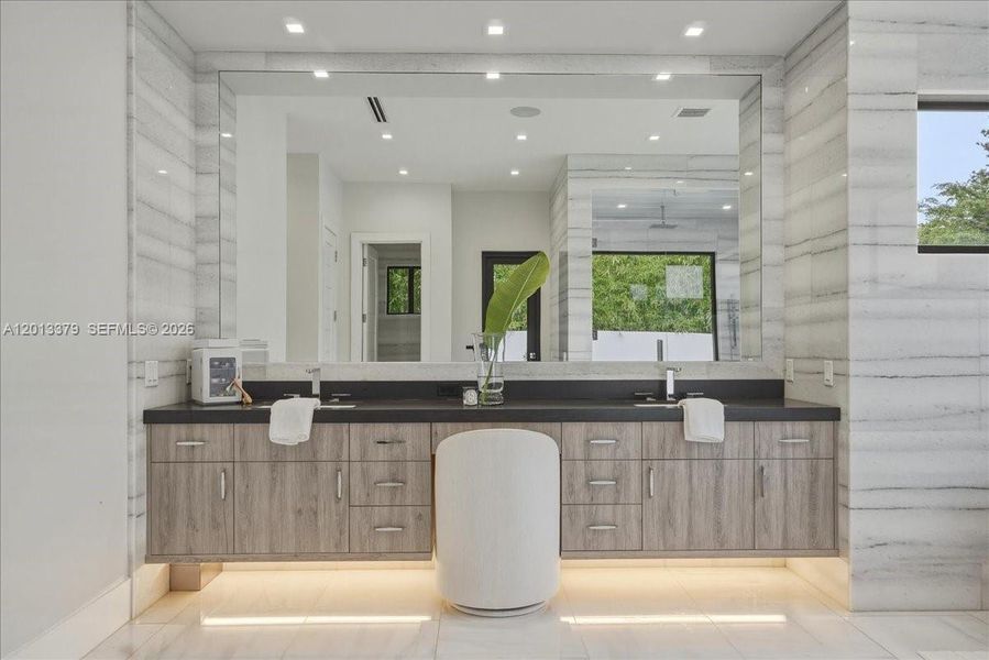 Furnished interior view inside a new home in , Pinecrest (Image 39).