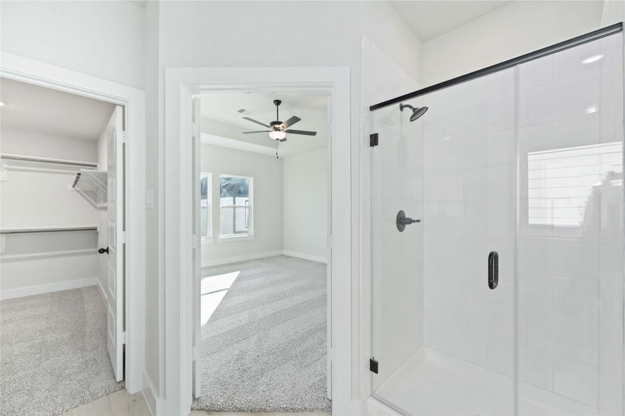 Spacious, unfurnished interior of a new home in Alicante, Houston (Image 22).