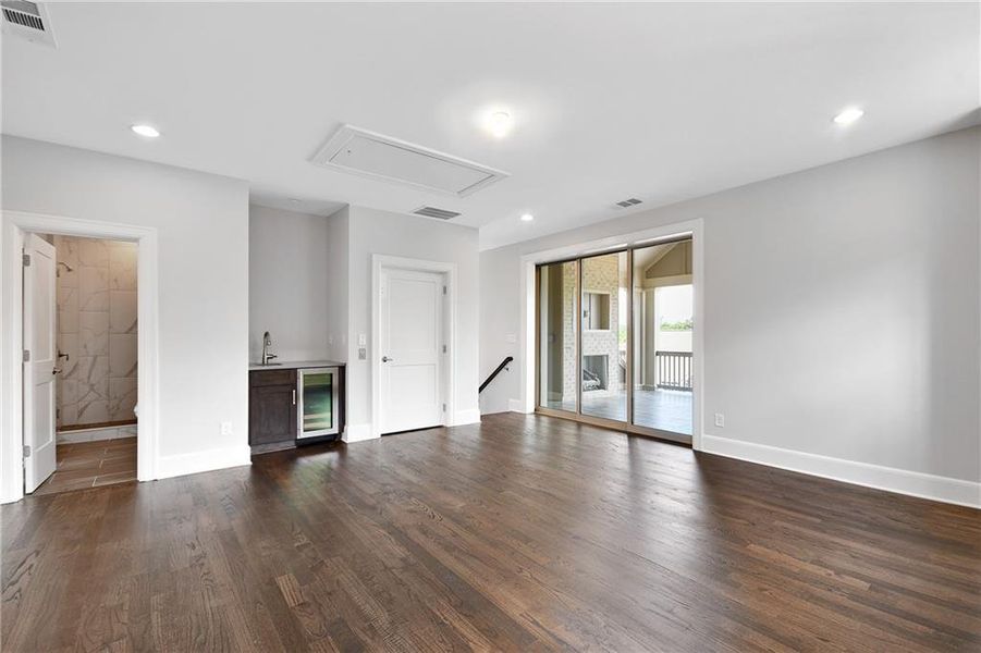 Spacious, unfurnished interior of a new home in Laurel View, Suwanee (Image 16).