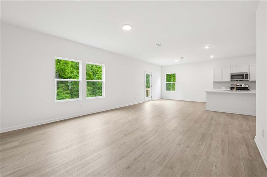 Spacious, unfurnished interior of a new home in The Pointe at Heron Bay, Locust Grove (Image 20).