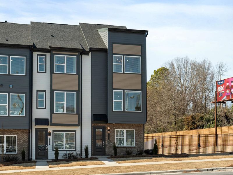 Image 33 representing the Roan by Tri Pointe Homes in Southmont, Charlotte, NC. Image 33 representing the Roan by Tri Pointe Homes in Southmont, Charlotte, NC.