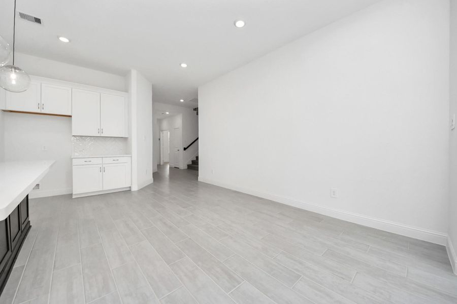 Spacious, unfurnished interior of a new home in , Missouri City (Image 20).