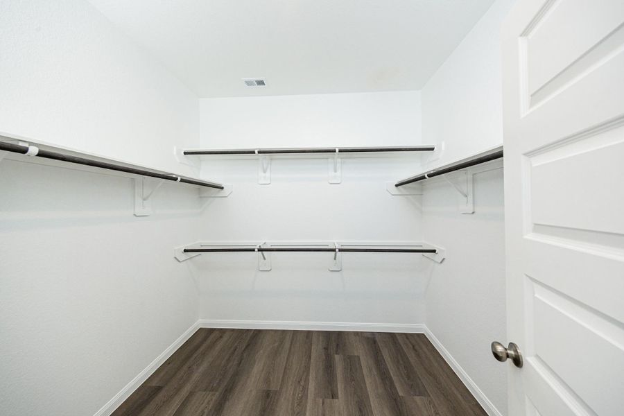 Spacious, unfurnished interior of a new home in River's Edge, Conroe (Image 17).