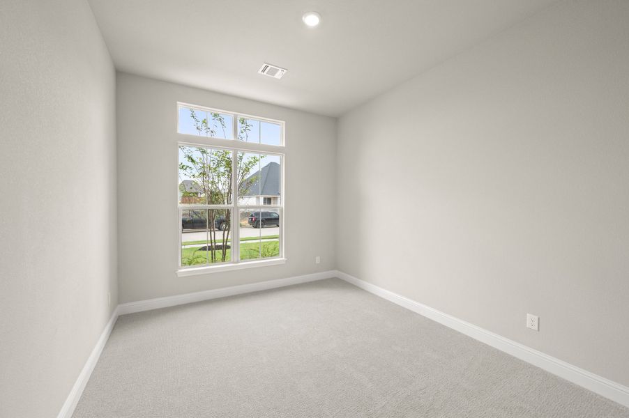 Spacious, unfurnished interior of a new home in Myrtle Creek, Waxahachie (Image 22).