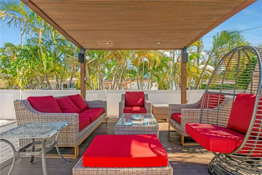 Exterior details and patio area of a home in , Surfside (Image 21).