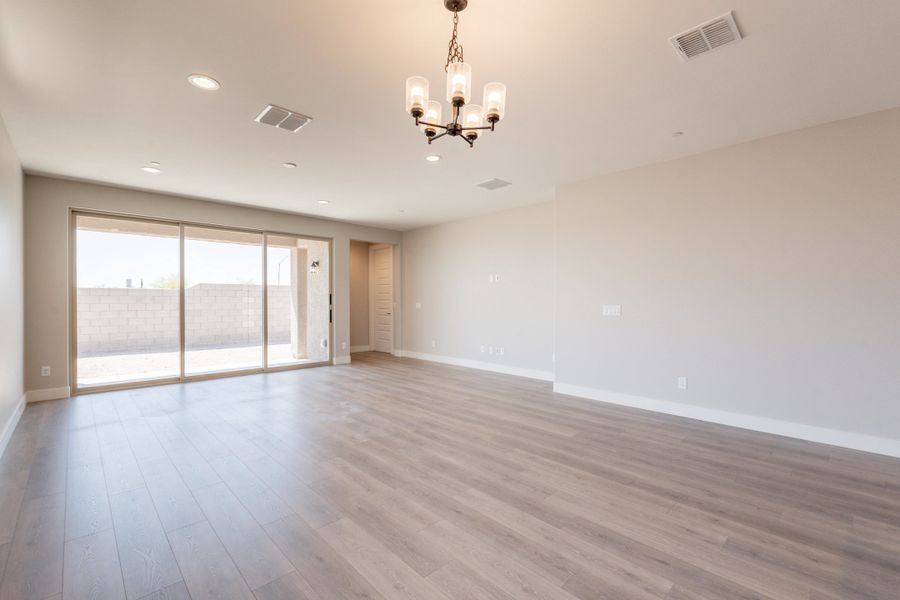 Representative unfurnished interior of a home built from the Larkspur by DRB Homes in The Villas at Mystic, Peoria (Image 20).
