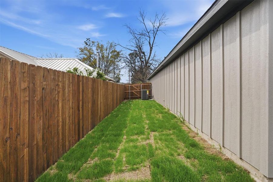 Exterior details and patio area of a home in , Boyd (Image 22).