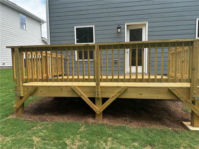 Exterior details and patio area of a home in Canterbury Villas, Carrollton (Image 17).