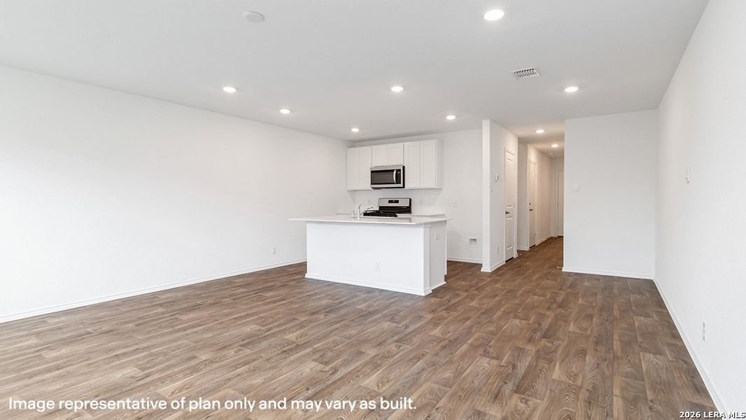 Spacious, unfurnished interior of a new home in Sonora, San Antonio (Image 15).