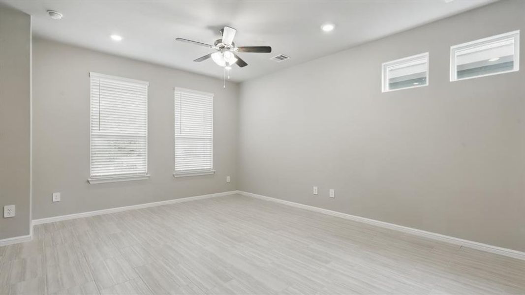 Spacious, unfurnished interior of a new home in Orchard Village, Fort Worth (Image 16).