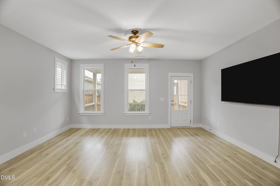 CY1A3587-HDR CY1A3587-HDR