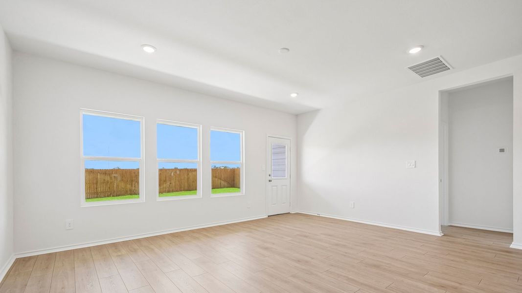 Spacious, unfurnished interior of a new home in Valverde, Bastrop (Image 15).