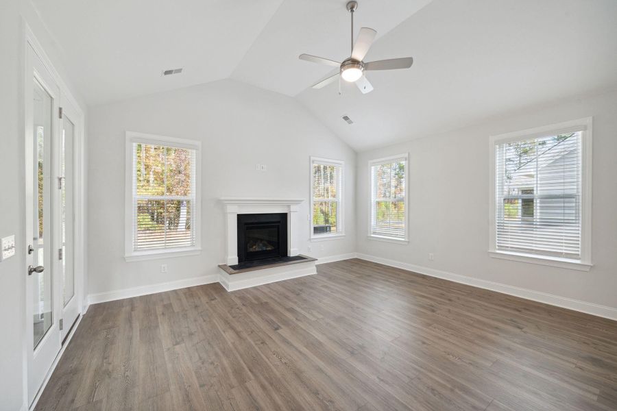 Spacious, unfurnished interior of a new home in Tidewater at Lakes of Cane Bay, Summerville (Image 20).