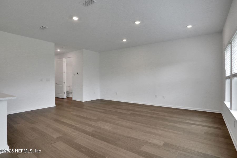 Spacious, unfurnished interior of a new home in TrailMark, St. Augustine (Image 15).