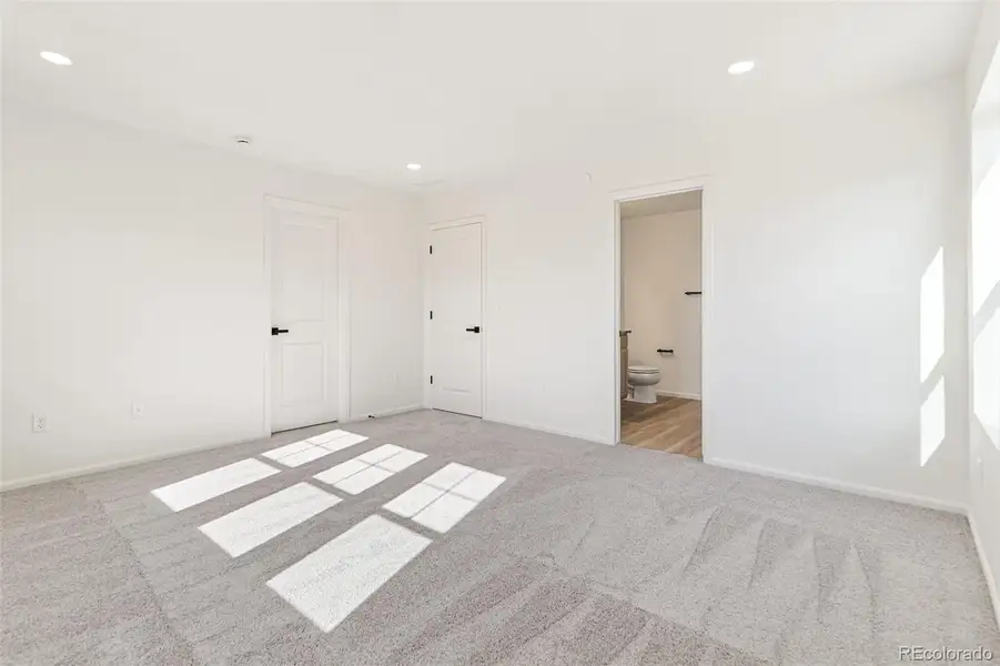 Spacious, unfurnished interior of a new home in Turnberry Villas, Commerce City (Image 18).