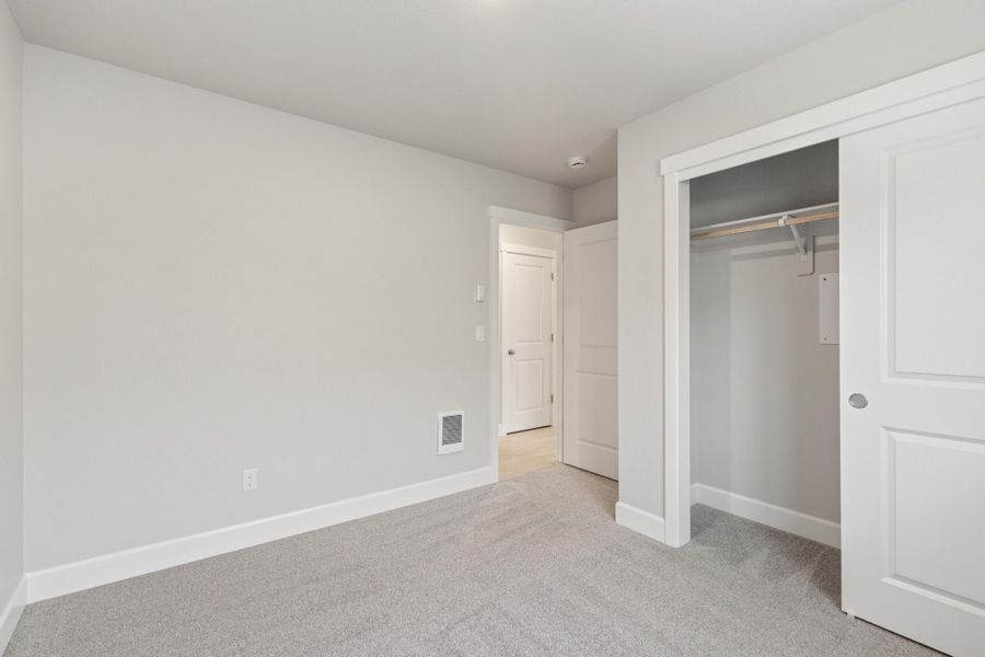 Spacious, unfurnished interior of a new home in Feather Ridge, Redmond (Image 14).