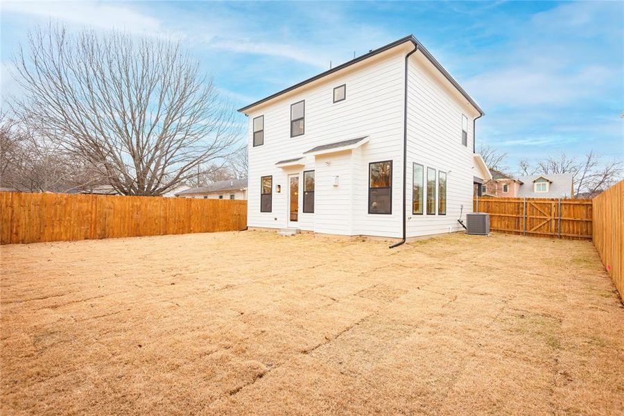 Exterior details and patio area of a home in , McKinney (Image 3).