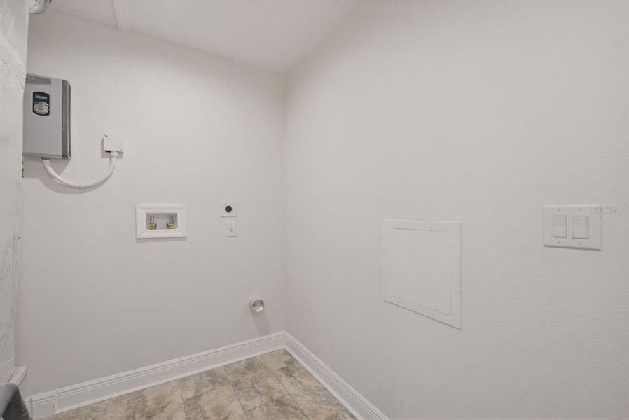 Spacious, unfurnished interior of a new home in , Tampa (Image 34).