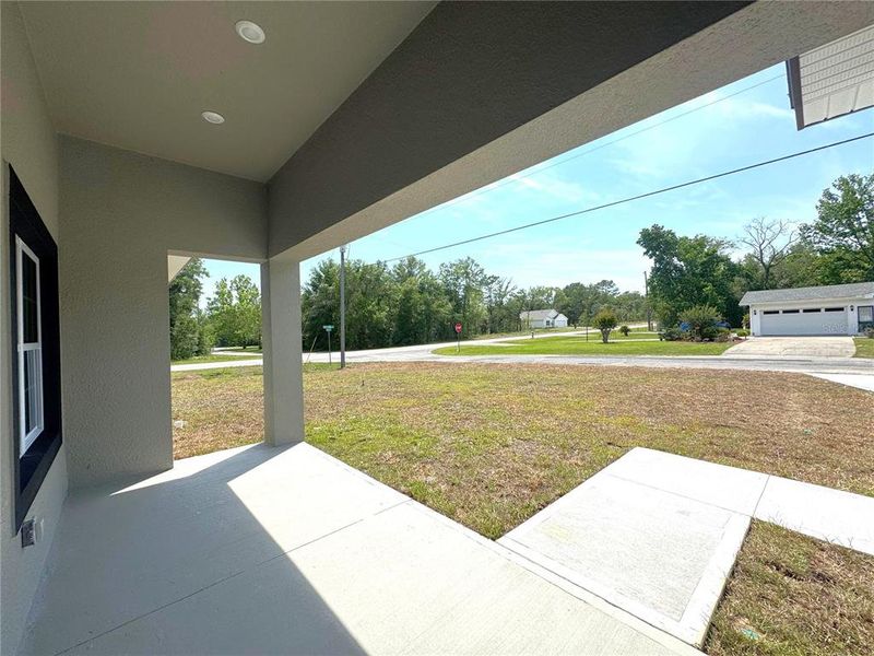 Exterior details and patio area of a home in , Citrus Springs (Image 3).