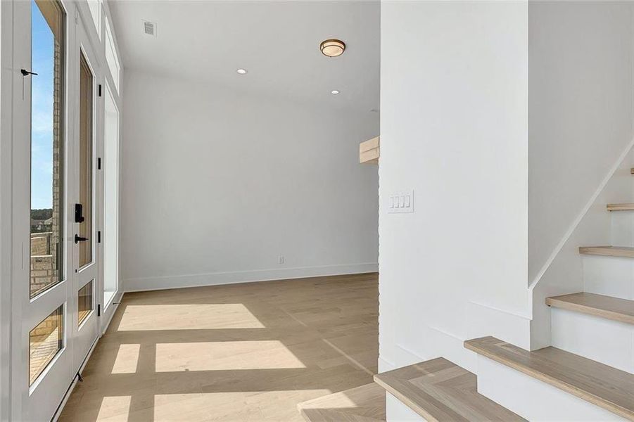 Spacious, unfurnished interior of a new home in Trilith, Fayetteville (Image 13).