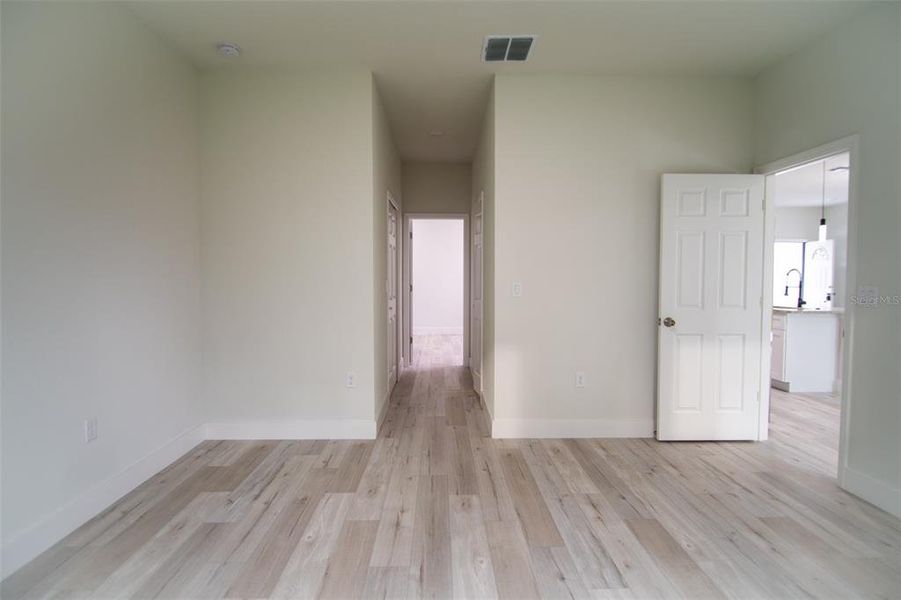 Spacious, unfurnished interior of a new home in , Ocala (Image 17).
