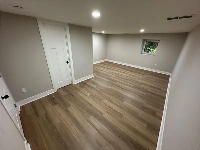Spacious, unfurnished interior of a new home in , Atlanta (Image 18).