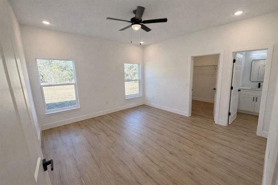 Spacious, unfurnished interior of a new home in , Citrus Springs (Image 18).