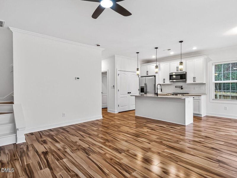 011-1280x960-family-room