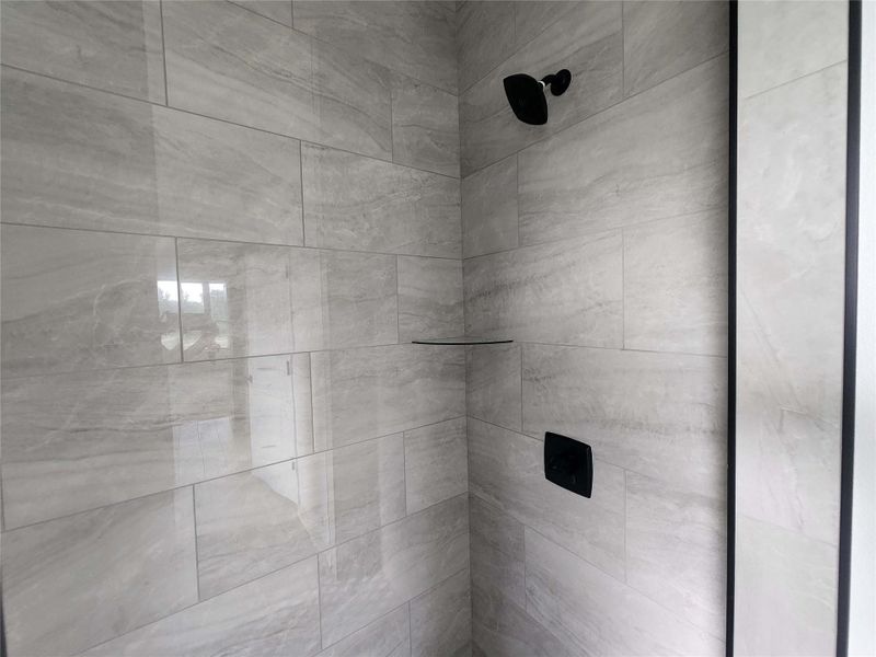 Contemporary shower enclosure featuring large format stone-look wall tiles