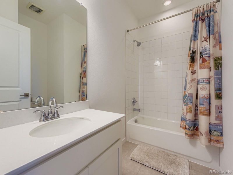 19 2nd Floor Bathroom.jpg