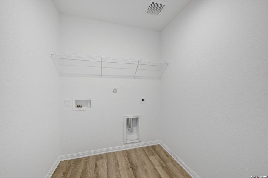 Spacious, unfurnished interior of a new home in Cinco Lakes, San Antonio (Image 19).