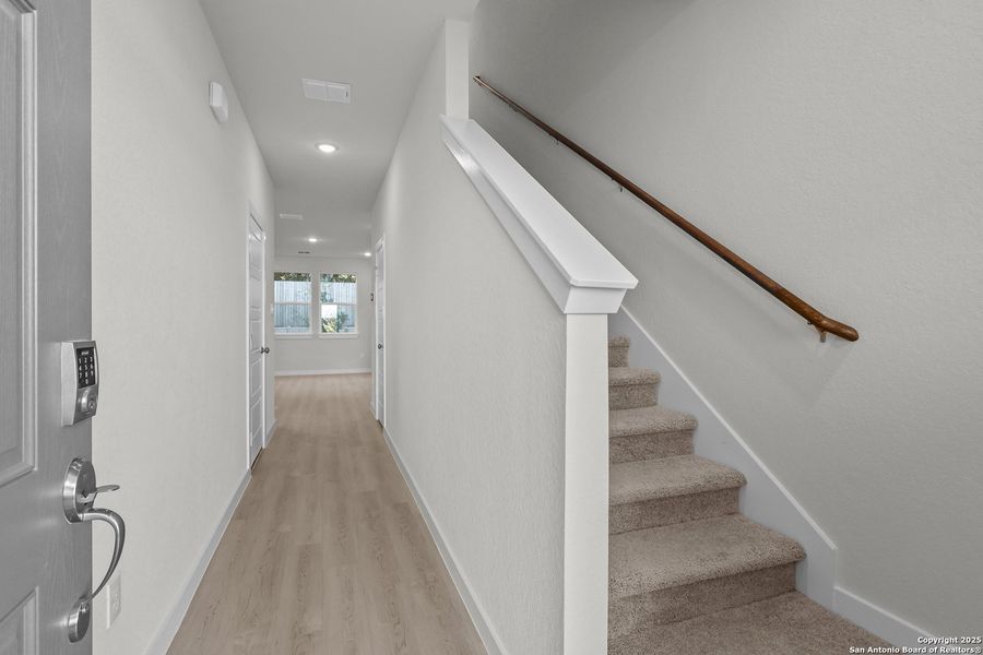 Spacious, unfurnished interior of a new home in Rosemont Hill, San Antonio (Image 15).