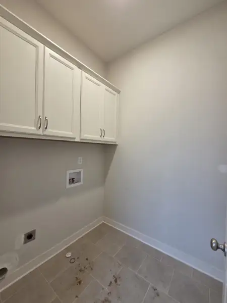 Spacious, unfurnished interior of a new home in Twin Oaks, Oakland (Image 11).