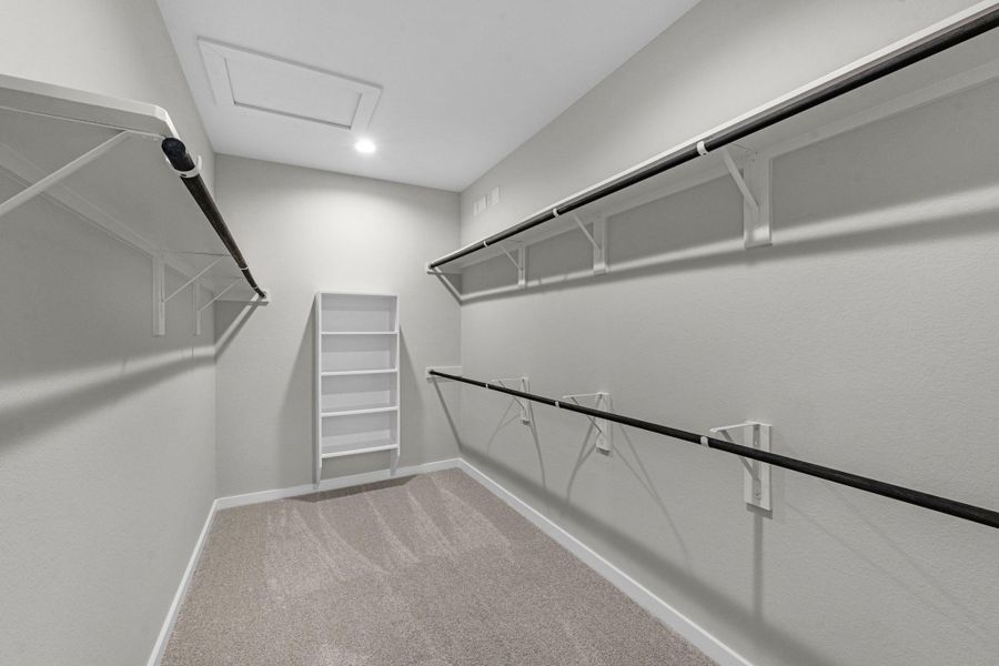 Spacious, unfurnished interior of a new home in Barton Creek Ranch, Conroe (Image 21).