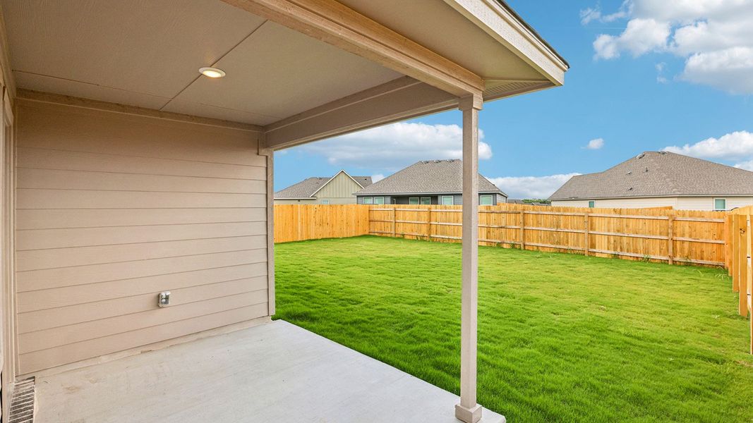 Exterior details and patio area of a home in Oak Ridge, Temple (Image 4).