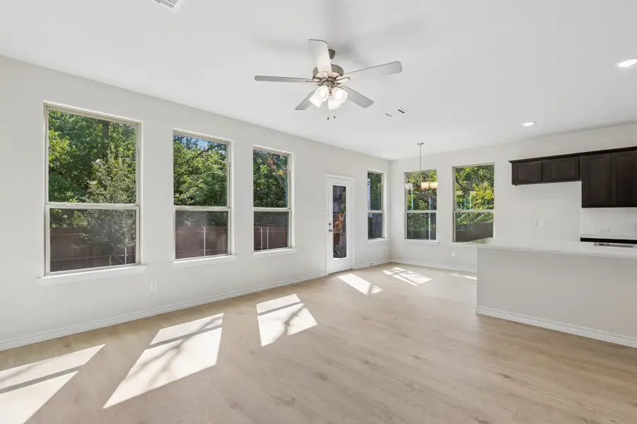 Spacious, unfurnished interior of a new home in Eagle Cove, Denton (Image 20).