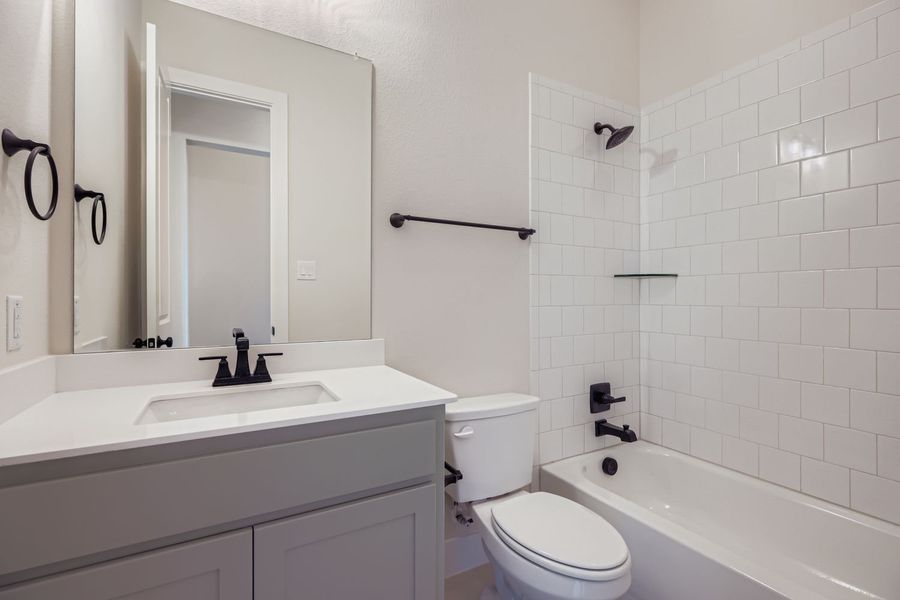 4408 Lamplight - Full Bath 4408 Lamplight - Full Bath