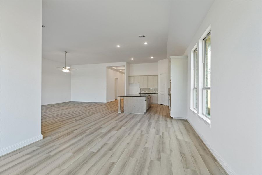 Spacious, unfurnished interior of a new home in Brookewater, Rosenberg (Image 27).