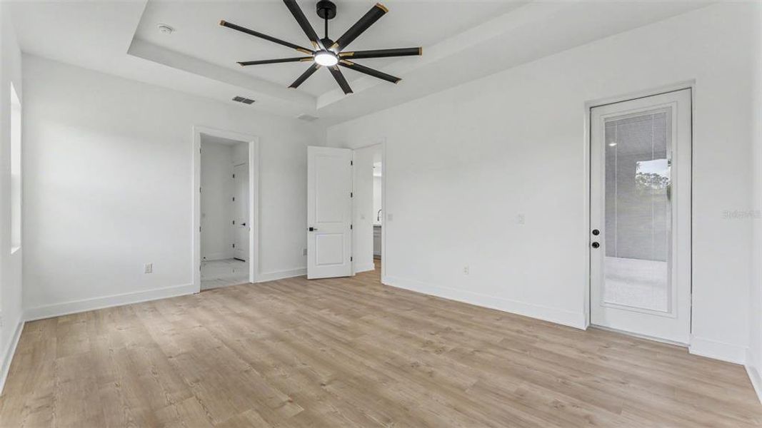 Spacious, unfurnished interior of a new home in , Davenport (Image 22).