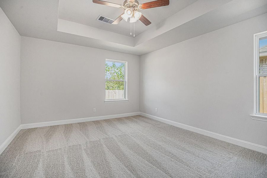 Spacious, unfurnished interior of a new home in Kiber Reserve, Angleton (Image 13).