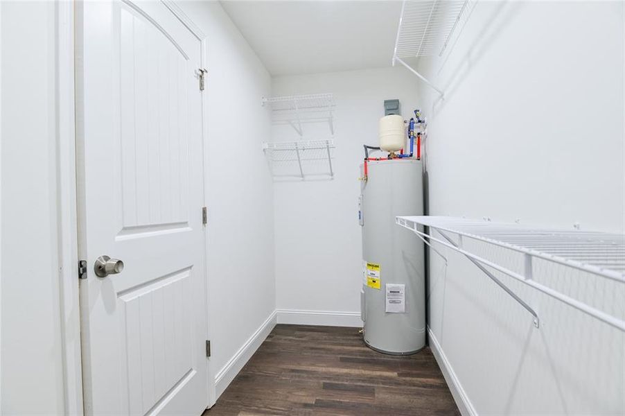 Spacious, unfurnished interior of a new home in , Dahlonega (Image 14).