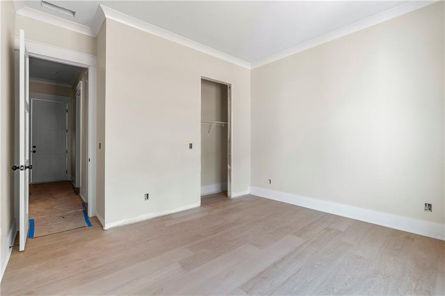 Spacious, unfurnished interior of a new home in , Bishop (Image 22).