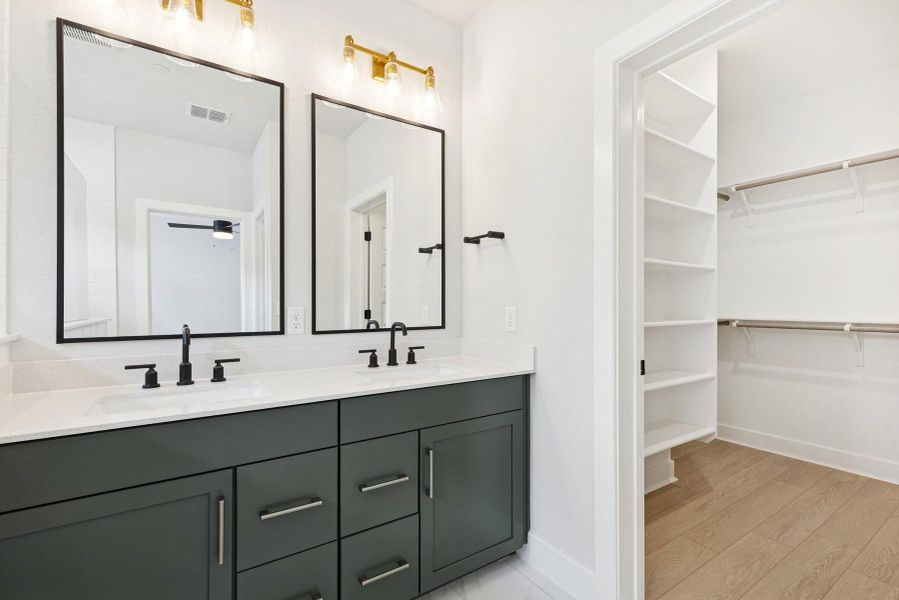 Owner's Bathroom Owner's Bathroom