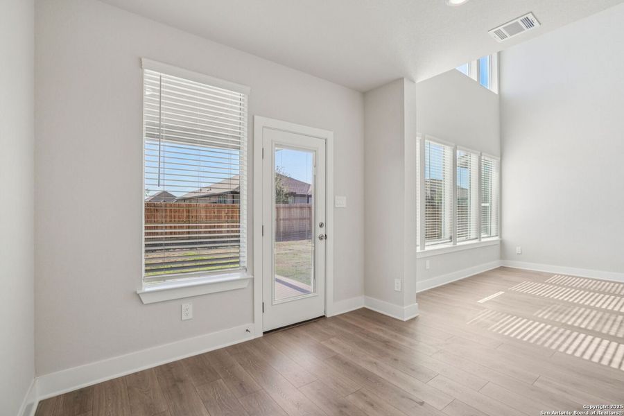 Spacious, unfurnished interior of a new home in Carmel Ranch, Schertz (Image 43).