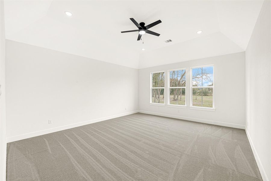 Spacious, unfurnished interior of a new home in , Rosharon (Image 30).